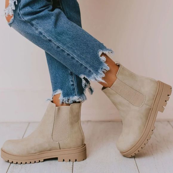 $75 NEW Soda Pilot Lug Sole Low Heel Chelsea 10 Fashion Ankle Bootie - Beige - Picture 1 of 9